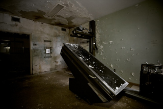 Illustration for article titled The Decaying Remains of Abandoned Hospitals